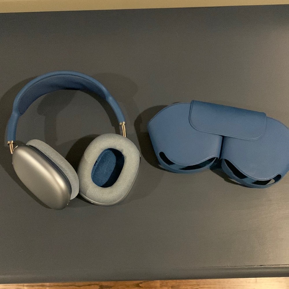 Apple Headphones/ AirPods Max